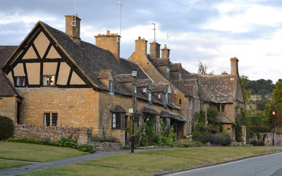 Broadway Upper High Street